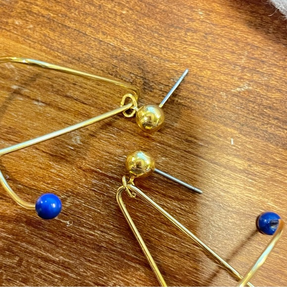 Vintage gold tone and blue bead geometric sculptural earrings retro throwback - Picture 5 of 7
